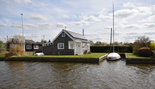 Repps with Bastwick - 2 Bedroom Detached House