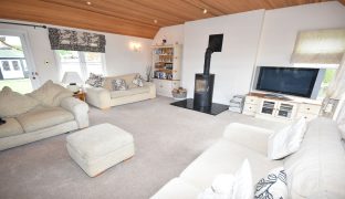 Hoveton - 6 Bedroom Detached House