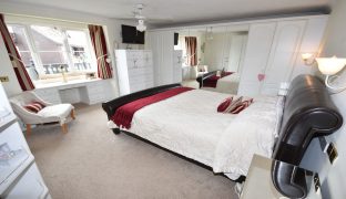 Hoveton - 6 Bedroom Detached House