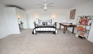 Hoveton - 6 Bedroom Detached House