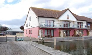 Horning - 4 Bedroom Town House