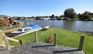 Potter Heigham - 2 Bedroom Detached Bungalow