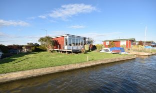 Potter Heigham - 2 Bedroom Detached Bungalow