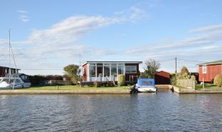 Potter Heigham - 2 Bedroom Detached Bungalow