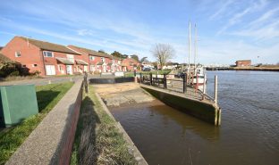 Reedham - 2 Bedroom End town house