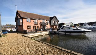 Wroxham - 3 Bedroom Town house