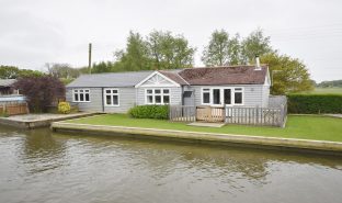 Repps with Bastwick - 2 Bedroom Detached bungalow