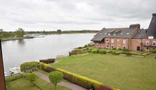 Oulton Broad - 3 Bedroom top floor apartment