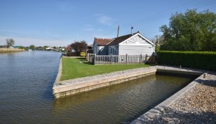 Repps with Bastwick - 2 Bedroom Detached bungalow