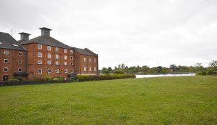 Oulton Broad - 3 Bedroom top floor apartment