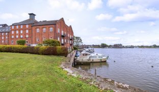 Oulton Broad - 3 Bedroom top floor apartment