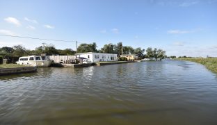 Martham - 2 Bedroom Detached bungalow