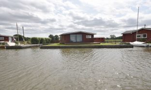 Martham - 2 Bedroom Detached bungalow