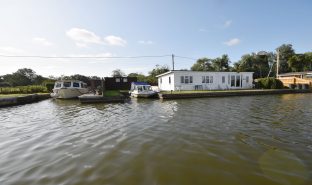 Martham - 2 Bedroom Detached bungalow