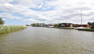 Martham - 2 Bedroom Detached bungalow