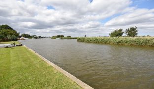 Martham - 2 Bedroom Detached bungalow