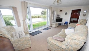 Martham - 2 Bedroom Detached bungalow