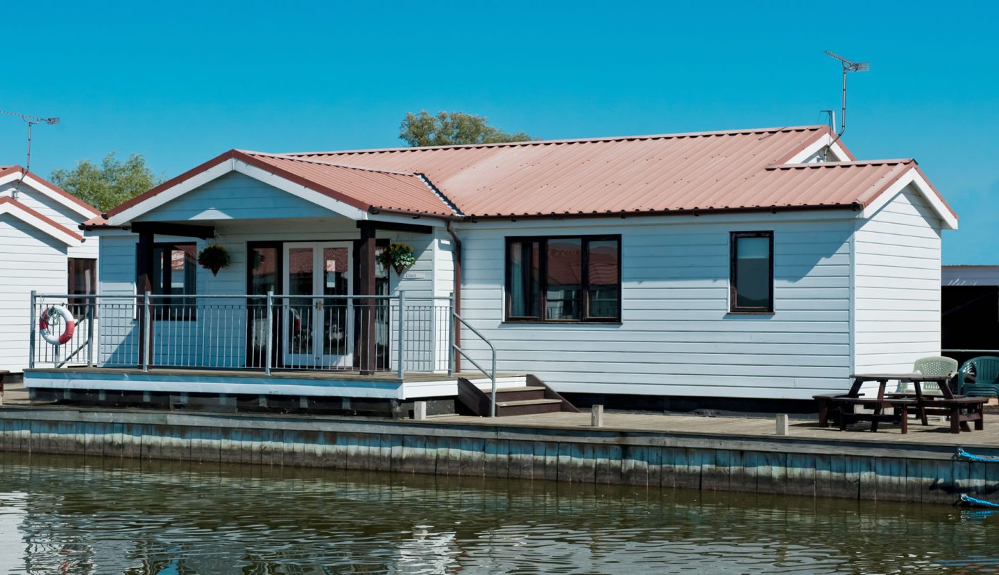 2 bedroom detached bungalow, Potter Heigham Waterside Estate Agents
