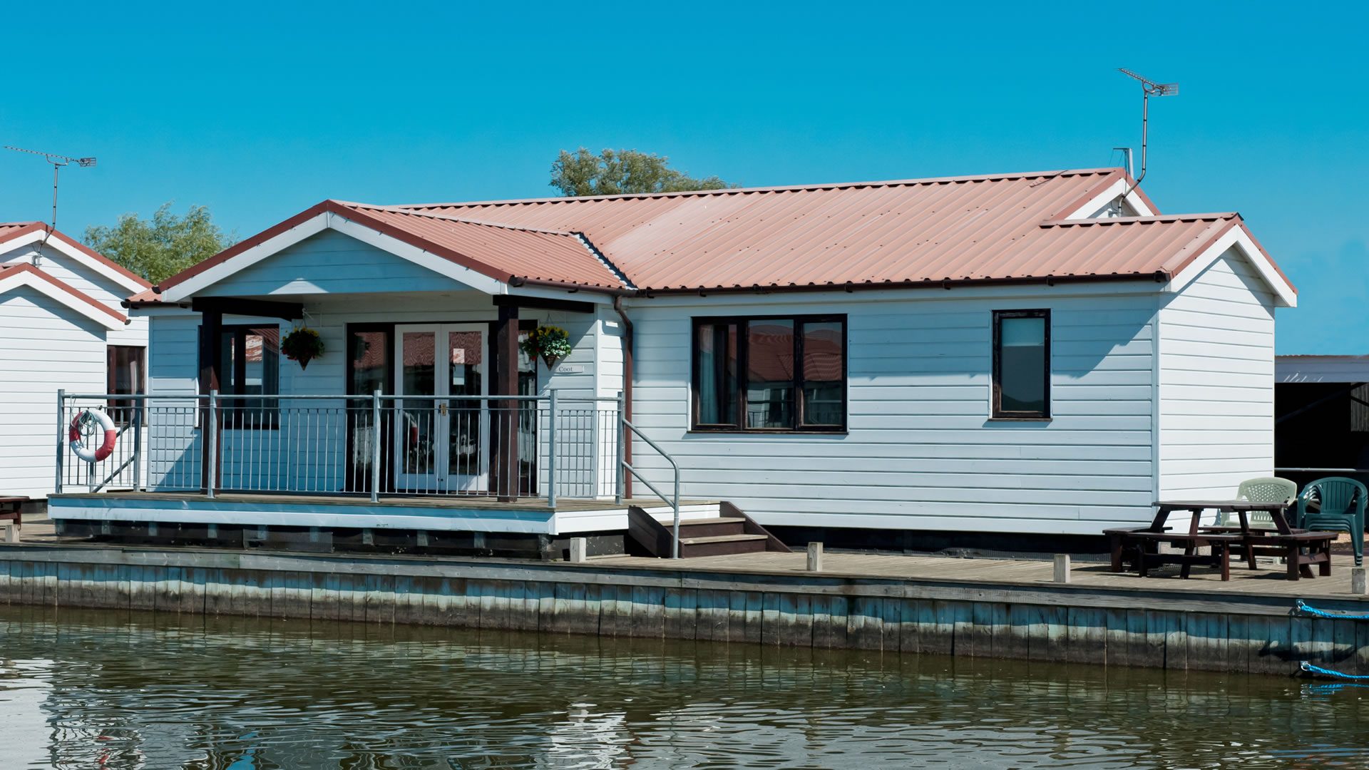 2 bedroom detached bungalow, Potter Heigham Waterside Estate Agents
