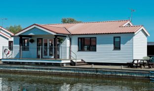 Potter Heigham - 2 Bedroom Detached bungalow