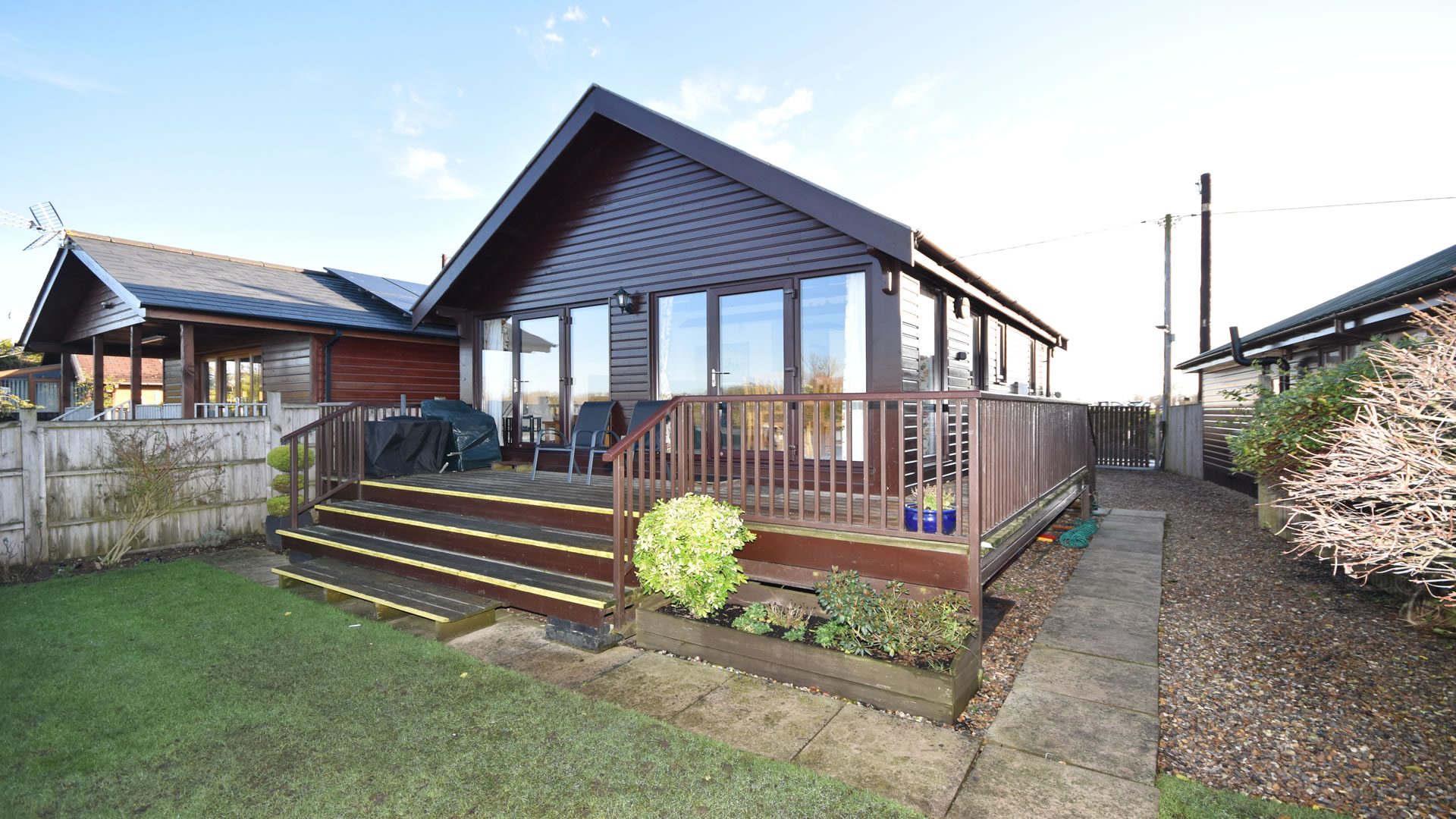 2 bedroom detached bungalow Waterside Estate Agents