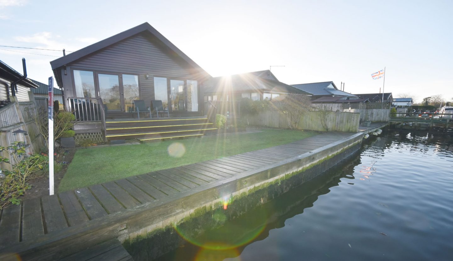 2 bedroom detached bungalow Waterside Estate Agents