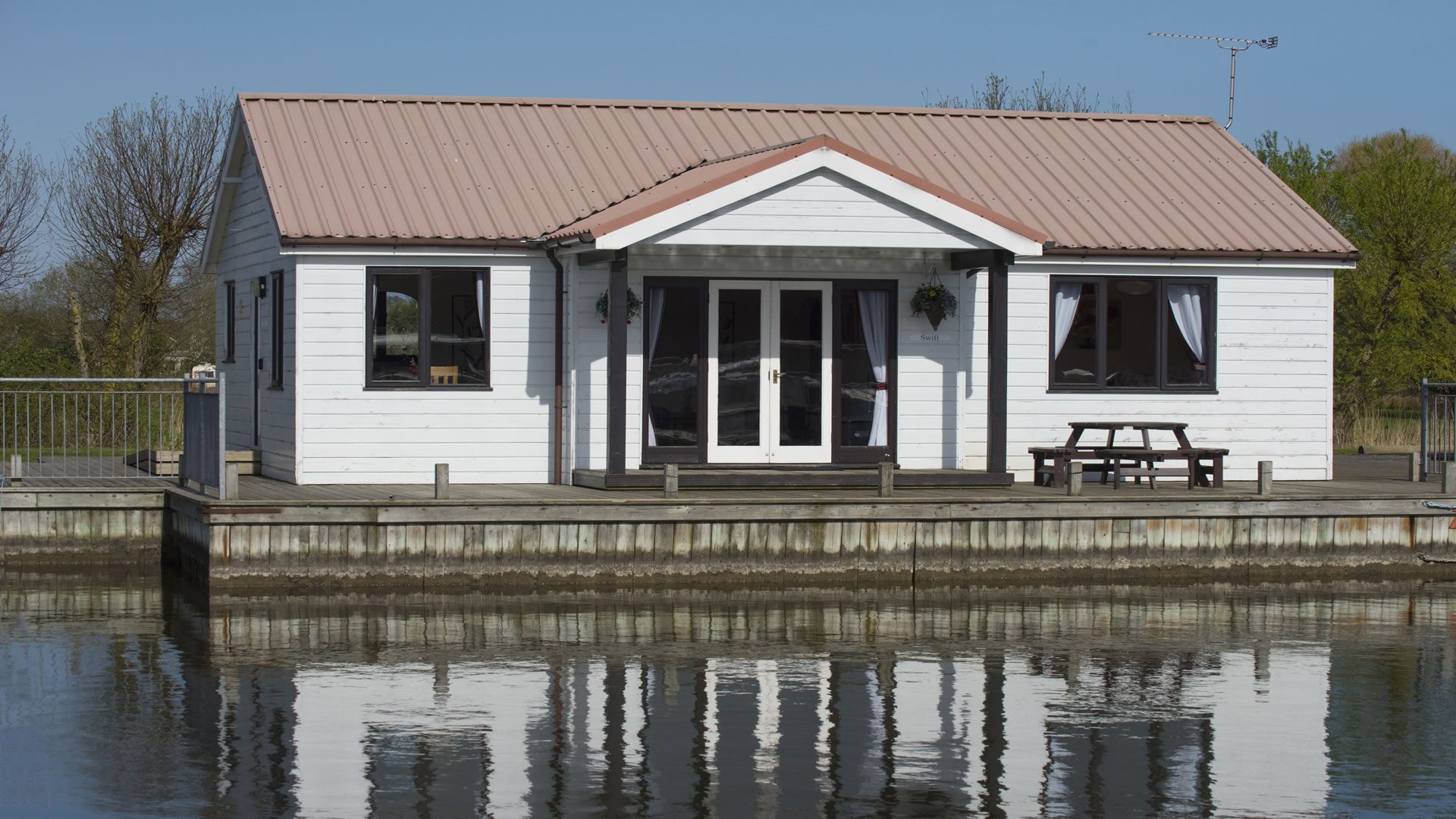 3 bedroom detached bungalow, Potter Heigham Waterside Estate Agents