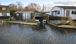 Hoveton - 2 Bedroom Detached bungalow