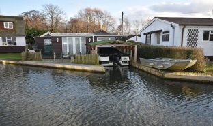 Hoveton - 2 Bedroom Detached bungalow