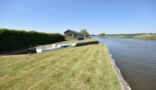 Repps with Bastwick - 1 Bedroom Detached bungalow