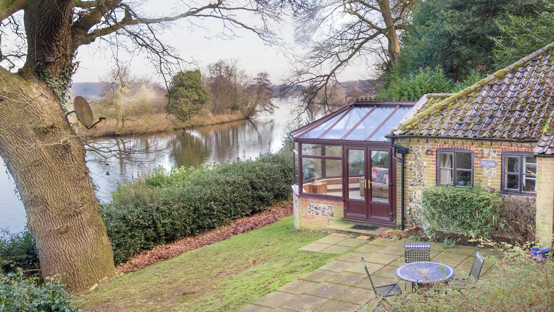 Detached cottage, Bramerton Waterside Estate Agents