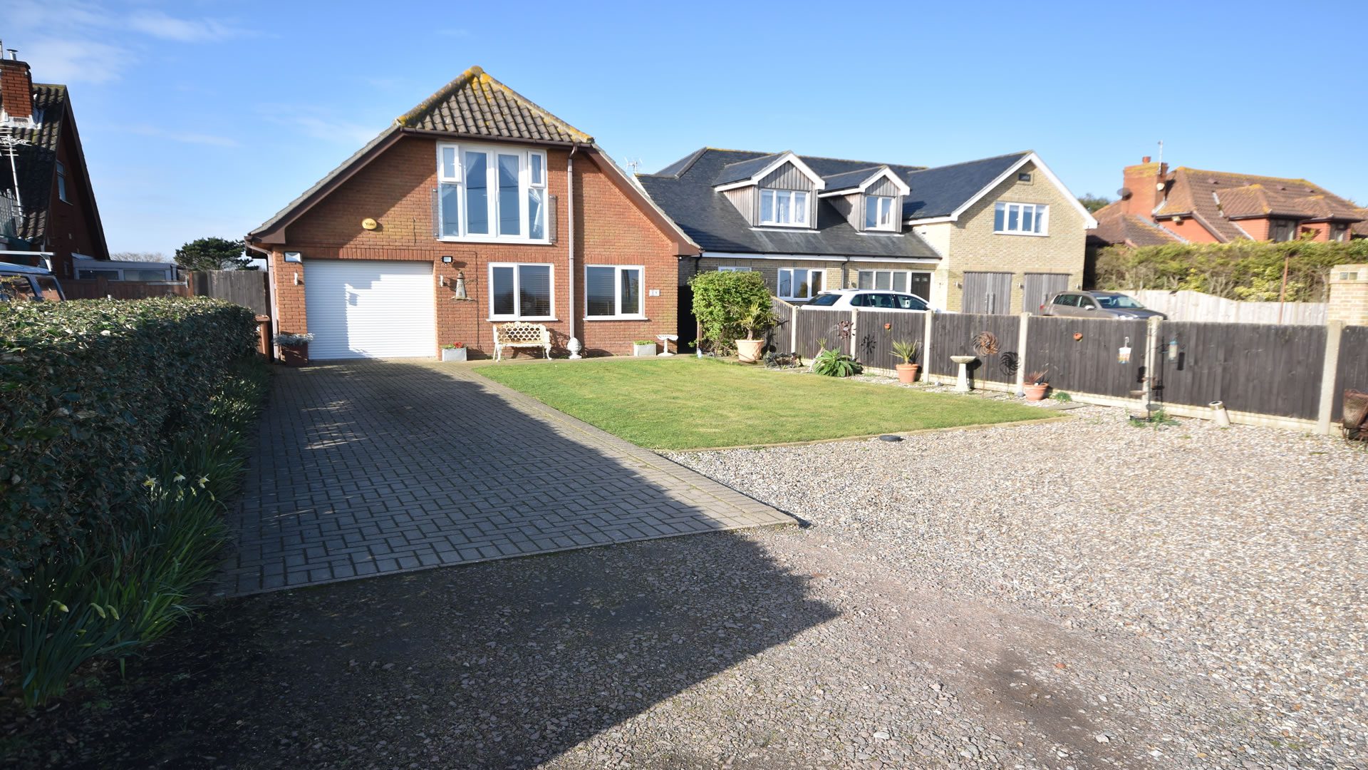 3 bedroom detached house, Scratby Waterside Estate Agents