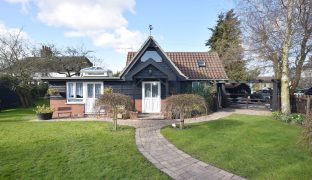 Repps with Bastwick - 4 Bedroom 3 bedroom cottage with 1 bedroom annexe