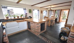 Repps with Bastwick - 4 Bedroom 3 bedroom cottage with 1 bedroom annexe