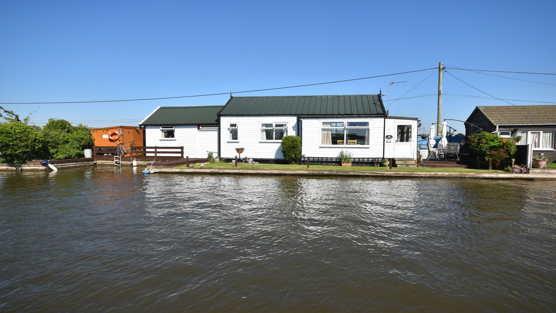 3 bedroom detached bungalow Waterside Estate Agents