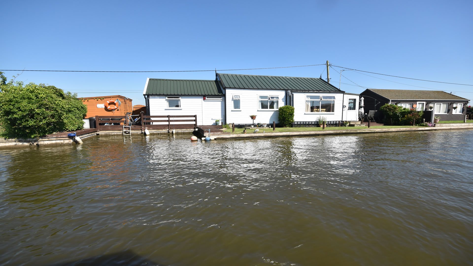 3 bedroom detached bungalow Waterside Estate Agents