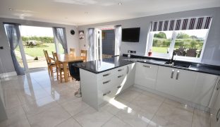 Martham - 7 Bedroom Detached house