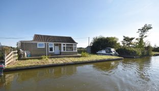 Repps with Bastwick - 2 Bedroom Detached bungalow