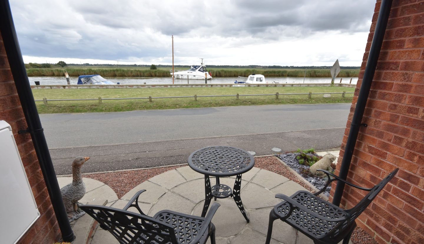 3 bedroom house, Reedham Waterside Estate Agents