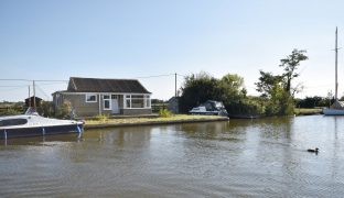 Repps with Bastwick - 2 Bedroom Detached bungalow