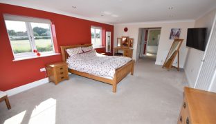 Martham - 7 Bedroom Detached house