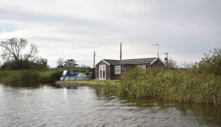 Potter Heigham - 2 Bedroom Detached bungalow