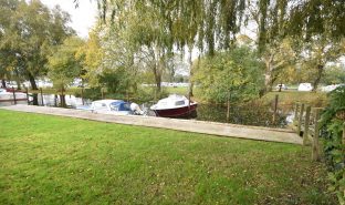 Beccles - 2 Bedroom End of terrace