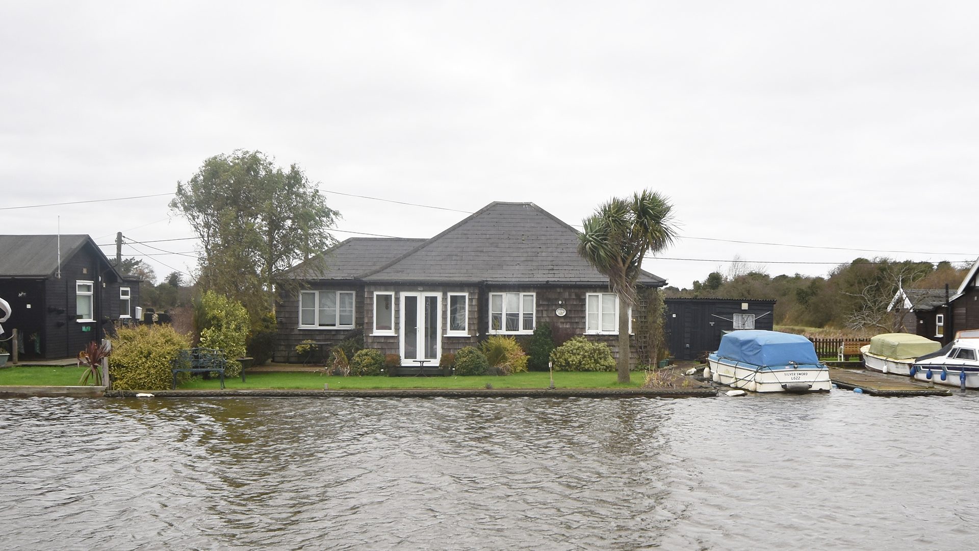 3 bedroom detached bungalow, Potter Heigham Waterside Estate Agents