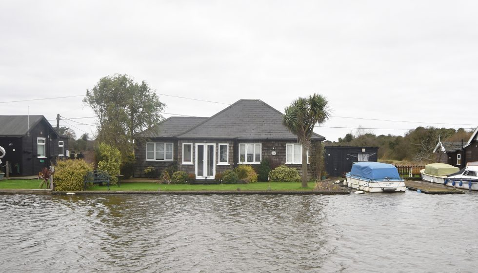 3 bedroom detached bungalow, Potter Heigham Waterside Estate Agents