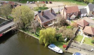 Beccles - 6 Bedroom Detached house