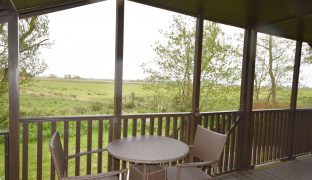 Burgh St Peter - 2 Bedroom Holiday Lodge