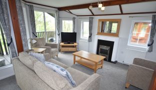 Burgh St Peter - 2 Bedroom Holiday Lodge