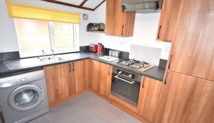 Burgh St Peter - 2 Bedroom Holiday Lodge