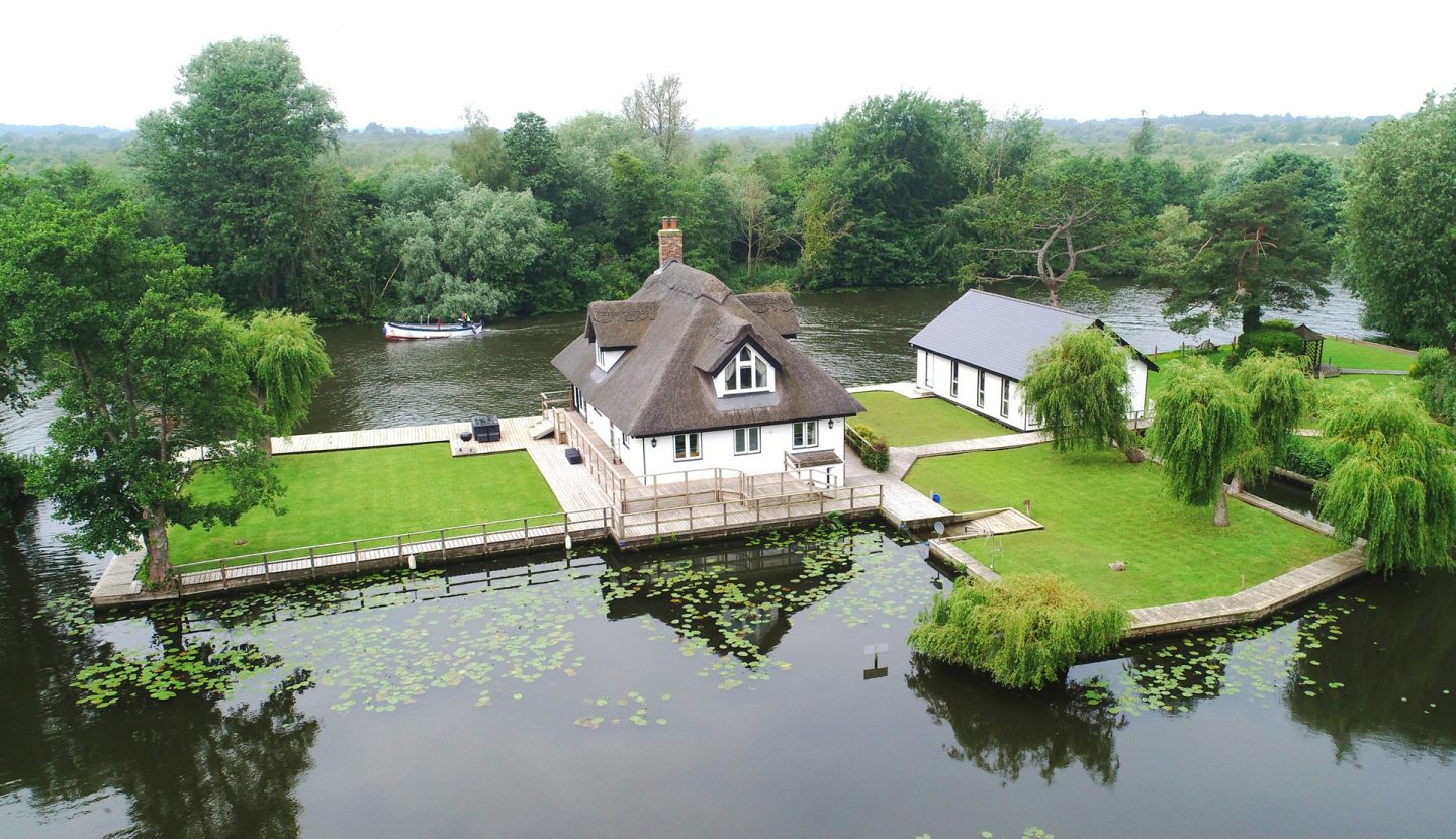 4 bedroom detached cottage, Horning Waterside Estate Agents